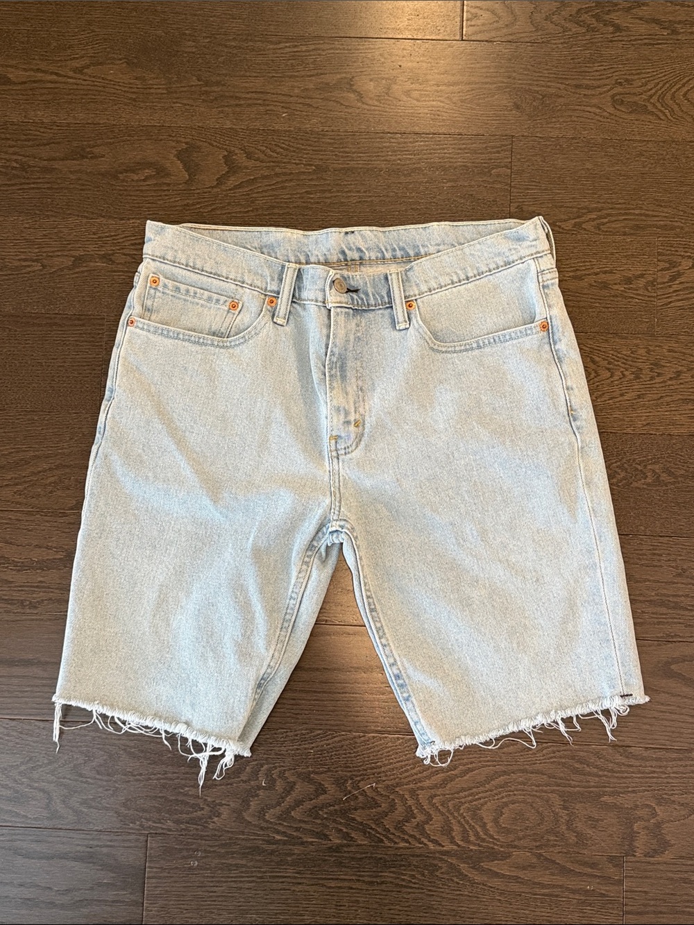 Levi’s light wash denim shorts Size 34
